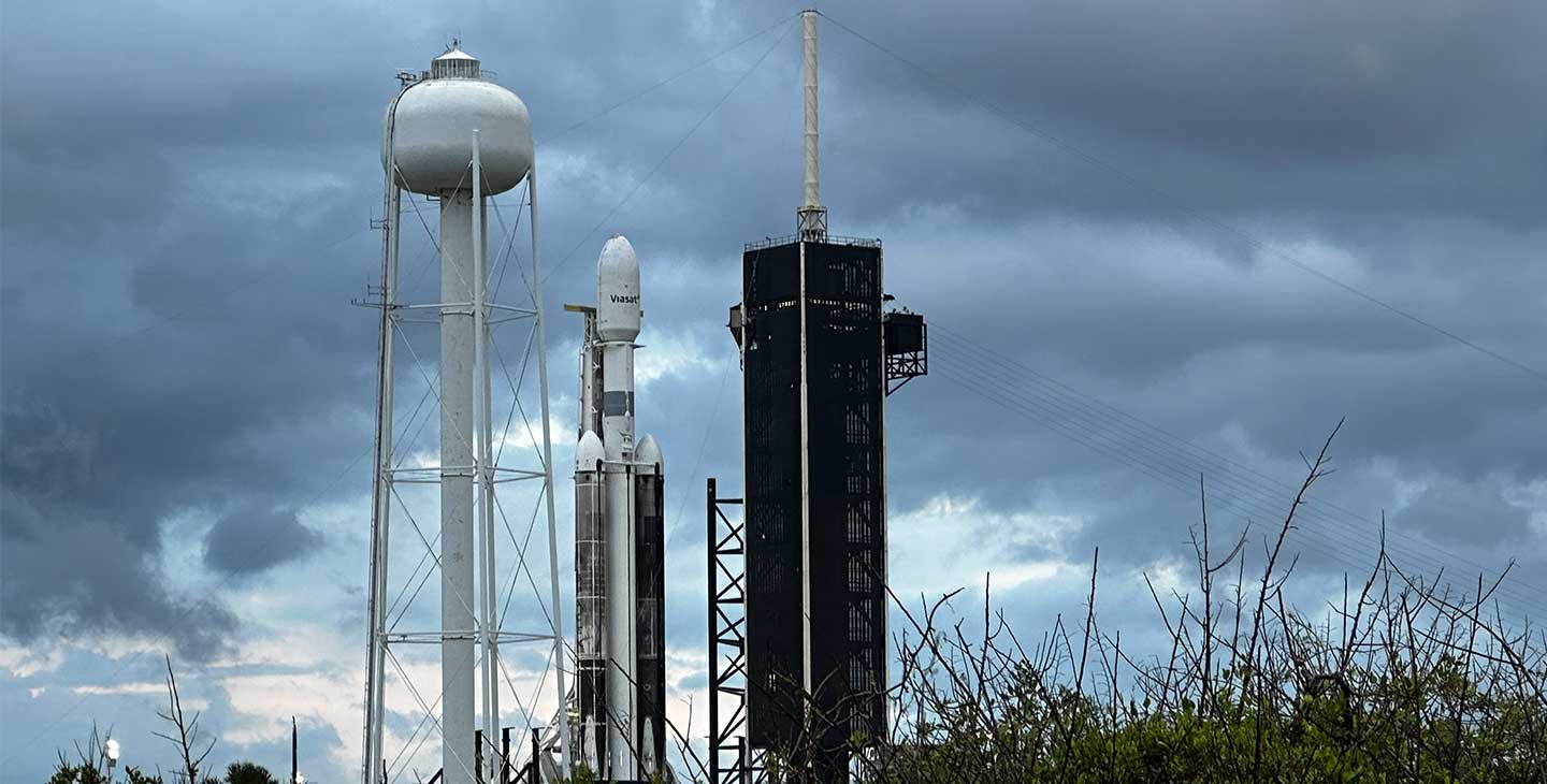 ViaSat-3 e Falcon Heavy na Vertical, no Pad 39-A Aguardando lançamento