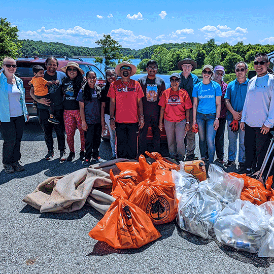 Viasat employees cleaning up their community
