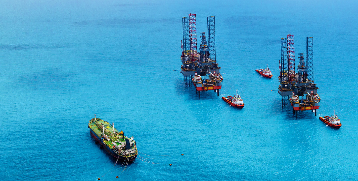 Two offshore oil rigs connected with offshore internet, surrounded by 4 boats.
